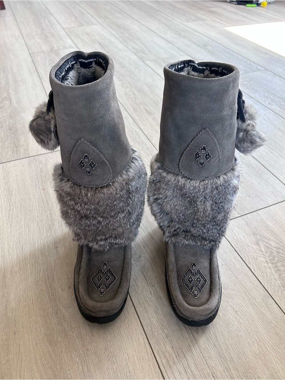 Manitobah Mukluks Waterproof Snowy Owl Gray Suede Fur Winter Boots Cozy Warm